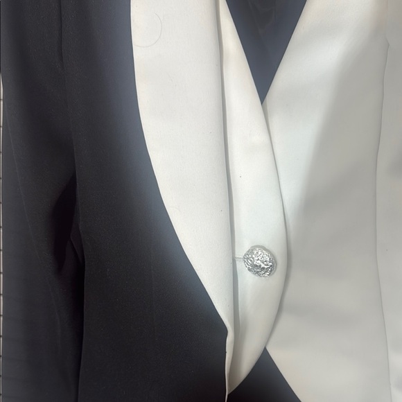 Alex Black and White Blazer - Picture 4 of 13